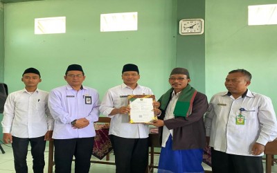 Penyerahan Ijin Operasional (IJOP) Madrasah Aliyah Mahad An Nur di Kecamatan Kutorejo